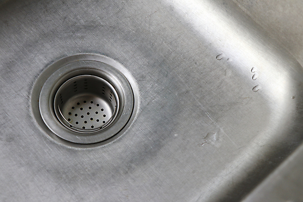 포토 JPG 해외이미지 파도 백그라운드 주택 사람없음 물 달리기 금속 주방 젖음 흐름 추위 소용돌이 신선 원형 구멍 액체 플러그 떨어짐 전기에너지 위생 씻기 빨래 은색 시원함 가득함 묘사 싱크대 수도꼭지 화장실 낭비 그런지 샤워실 철강 필터 해외포토 자연요소 도형 바다 컬러 컨셉 가사 모션 재질 건물 청결 에너지 회오리 개수대 샤워시설 파일형식 이미지허브