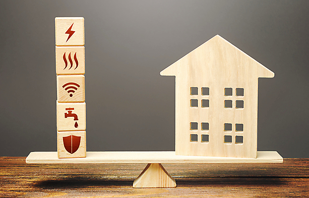 포토 JPG 해외이미지 비즈니스 주택 사람없음 쌓기 여러개 절약 균형 시소 통신비 집모양 나무블록 난방비 전기세 해외포토 모양 다수 컨셉 모션 건물 목재 블록 놀이기구 세금 파일형식 비용 이미지허브