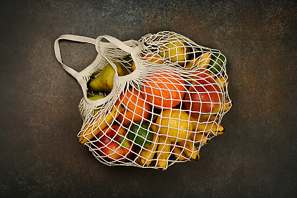 포토 JPG 해외이미지 바나나 실내 사람없음 하이앵글 자연보호 그린캠페인 사과 레몬 에코 친환경 라임 친환경제품 갈색배경 제로웨이스트 네트백 해외포토 캠페인 뷰포인트 백그라운드 가방 과일 자연 내부 갈색 환경 보호 사회이슈 파일형식 이미지허브