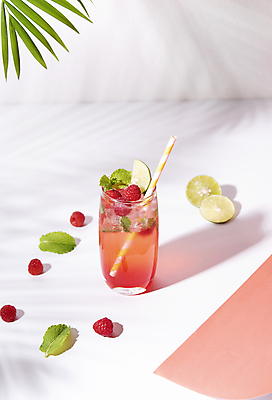 포토 JPG 해외이미지 잔 실내 빨대 사람없음 얼음 칵테일 레몬 흰배경 산딸기 라임 해외포토 자연요소 식기 백그라운드 과일 주류 내부 흰색 파일형식 이미지허브