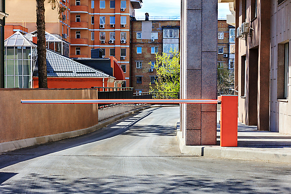포토 JPG 해외이미지 도로 백그라운드 호텔 출입구 거리 주택 그림자 경비 안전 사람없음 야외 건물 빨간색 사무실 기계 장비 운전 흰색 경계선 기둥 도시 주차 아스팔트 입장 아치 보안 대문 지역 시스템 구역 그만 복잡 안뜰 자동 제어 해외포토 건축물 건축 길 선 컬러 컨셉 비즈니스 교통시설 모션 숙소 문 보호 경계 파일형식 이미지허브