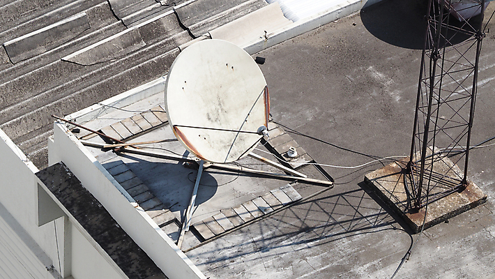 포토 JPG 해외이미지 접시 인터넷 통신 지붕 새로움 주택 안테나 굴뚝 사람없음 건물 디지털 텔레비전 자료 인공위성 역 연결 무선전화기 전화기 수화기 라디오 신호 방송 멀티미디어 소통 레이더 진짜 채널 해외포토 식기 건축물 컨셉 교통시설 전자제품 파일형식 이미지허브