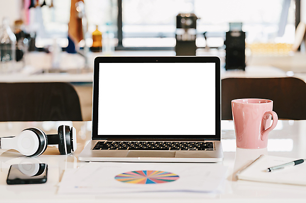 포토 JPG 해외이미지 남자 인터넷 비즈니스 통신 주택 사람없음 컴퓨터 사무실 독서 우주 디지털 주방 헤드폰 공책 듣기 타이핑 업무 작업실 기자 연결 휴대용 스마트 보여주기 고립 블로거 카피스페이스 해외포토 직업 음향기기 컨셉 모션 문구용품 사람 건물 전자제품 공백 작업 오브젝트 파일형식 이미지허브