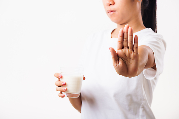 포토 JPG 해외이미지 여자 한명 들기 성인 앞모습 고통 우유 금지 흰색 잡기 질병 거절 해로움 성인여자한명만 유당불내증 해외포토 1 감정 뷰포인트 컬러 컨셉 의학 모션 유제품 사람 여자한명만 성인여자만 파일형식 이미지허브