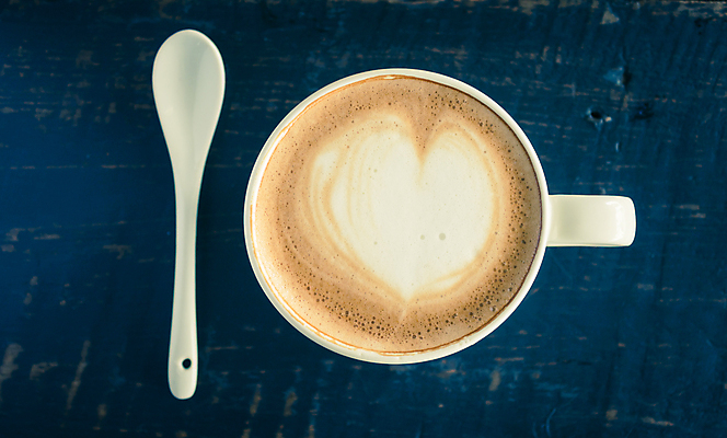 포토 JPG 해외이미지 접시 커피 음료 건강 사람없음 컵 거품 우유 하트 신선 액체 달콤 맛 아침식사 상쾌 향기 부드러움 따뜻한음료 라떼 카페인 해외포토 모양 식기 감정 컨셉 유제품 식사 감각 냄새 파일형식 이미지허브