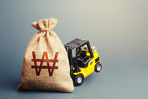 포토 JPG 해외이미지 회색배경 사람없음 금융 경제 원화 돈자루 재산 지게차 수입 지원 비용 해외포토 백그라운드 돈 회색 중장비 파일형식 이미지허브