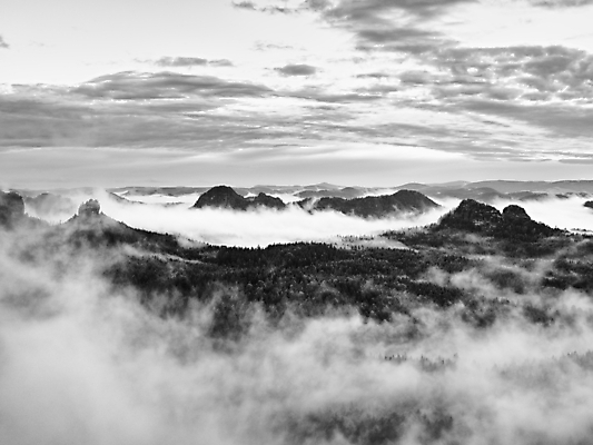 포토 JPG 해외이미지 실루엣 포스터 백그라운드 자연 산 사람 풍경 사람없음 야외 가로 환경 골짜기 계곡 트래킹 절벽 하이킹 수확 안개 가을 시골 황무지 정상 고도 층 슬로프 감탄 뿌연 오지 절정 혼자 수평선 해외포토 계절 농업 레저 날씨 스키장 촬영기법 생태계 파일형식 이미지허브