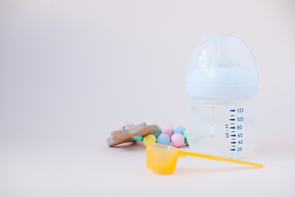 포토 JPG 해외이미지 실내 사람없음 아기용품 젖병 흰배경 스쿱 해외포토 백그라운드 내부 흰색 오브젝트 파일형식 이미지허브