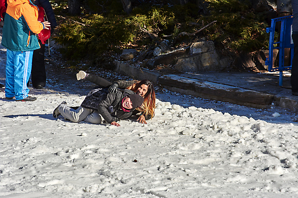 포토 JPG 해외이미지 행복 어린이 스포츠 겨울 장난 가족 관계 자연 놀이 하늘 엄마 휴가 스키 휴식 고글 산 함께함 건강 사랑 미소 사람 경사 성인 야외 두명 태양 재킷 기쁨 추위 코트 흰색 헬멧 시원함 스키선수 눈내림 해외포토 자연요소 계절 감정 컬러 컨셉 겨울스포츠 운동선수 눈_날씨 표정 외투 보호장비 생태계 파일형식 이미지허브