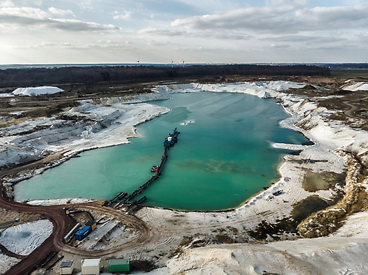 포토 JPG 해외이미지 산업 호수 모래 자연 안테나 사람없음 물 기계 장비 흰색 업무 작업 개울 땅 자르기 발굴 기중기 함선 진흙 무거움 공학 로딩 커터 해외포토 자연요소 교육 컬러 배_교통 통신 모션 강 중장비 무게 생태계 파일형식 이미지허브