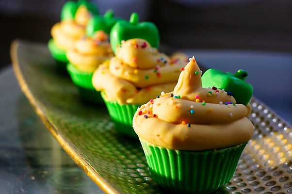 포토 JPG 해외이미지 잡화 음식 백그라운드 크리스마스 비즈니스 휴가 디저트 선물 사람없음 장식 가로 컬러풀 파티 판매 세일 과자 케이크 상점 초콜릿 축제 카트 카페 빵집 축하 생일 선택 달콤 맛 아침식사 구매 설탕 컵케이크 크림 상업 보케 머핀 비누 핸드메이드 카피스페이스 해외포토 기념일 빵 컬러 컨셉 이벤트 쇼핑 위생용품 식사 공백 파일형식 이미지허브