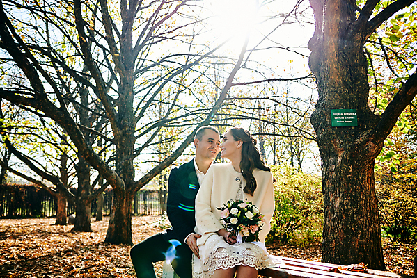포토 JPG 해외이미지 백인 라이프스타일 커플 공원 여자 남자 딸 행복 결혼 2 가족 관계 자연 결혼식 엄마 남편 휴가 함께함 사랑 미소 사람 성인 야외 두명 여름 부모 흰색 축하 아내 아빠 해외포토 서양인 계절 공공시설 감정 컬러 컨셉 표정 이벤트 생활 생태계 파일형식 이미지허브