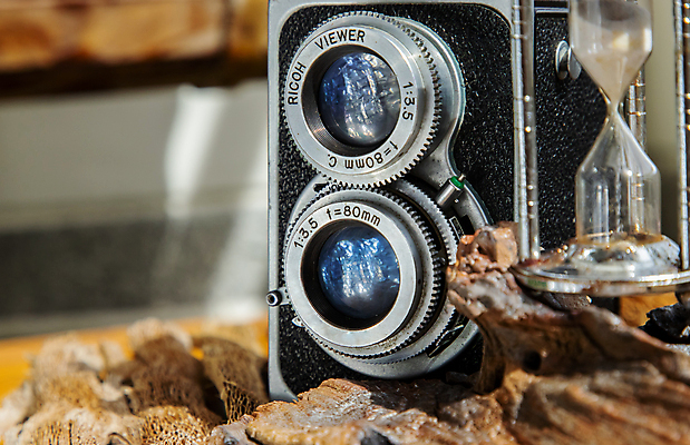 포토 JPG 해외이미지 사람없음 아웃포커스 카메라 골동품 돌_바위 빈티지 클래식 모래시계 오브젝트 복고 해외포토 모래 시계 컨셉 촬영기법 전자제품 파일형식 이미지허브