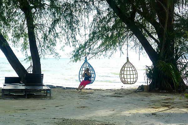 포토 JPG 해외이미지 모델 1 라이프스타일 응시 여자 행복 얼굴 바다 백그라운드 의자 건강 한명 미소 웃음 사람 성인 가로 여름 머리 화장품 신선 중앙 매끈함 피부 피부관리 부드러움 내추럴 고립 돌봄 완벽 해외포토 시선 계절 감정 가구 컨셉 모션 표정 생활 신체부위 뷰티 감각 파일형식 이미지허브