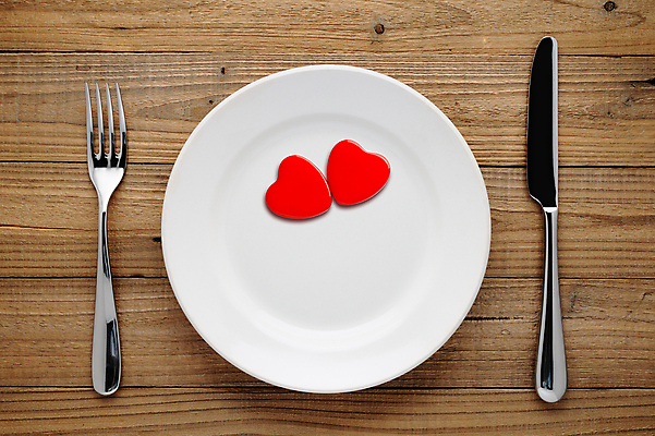 포토 JPG 해외이미지 모양 식기 접시 포크 컨셉 2 관계 탁자 휴가 아이디어 함께함 발렌타인데이 사랑 사람없음 목재 가로 빨간색 마음 시골 칼 널 심볼 질감 심플 강렬 카피스페이스 해외포토 나무 감정 컬러 가구 재료 데이이벤트 공백 파일형식 이미지허브