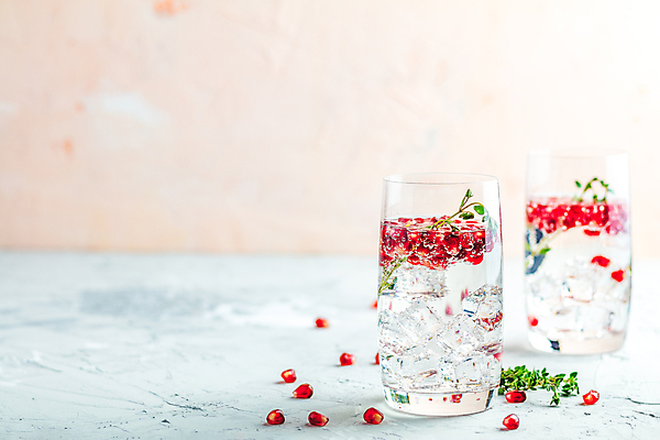 포토 JPG 해외이미지 사람없음 컵 허브 흰배경 석류 석류알 인퓨즈드워터 해외포토 식물 식기 백그라운드 과일 흰색 파일형식 이미지허브