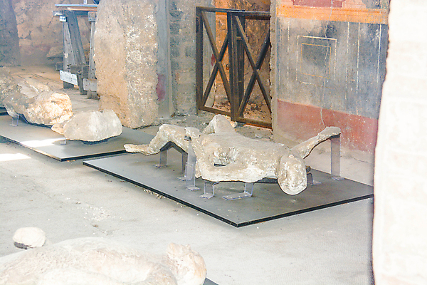 포토 JPG 해외이미지 문화 여행 건축양식 산 사람없음 건물 이탈리아 골동품 도시 역사 폭발 땅 폐허 화산 타운 고고학 나폴리 로마인 옛날 해외포토 건축물 교육 건축 유럽 인종 파일형식 이미지허브