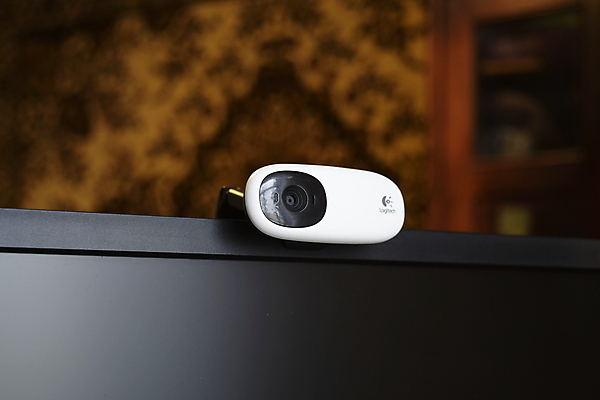 포토 JPG 해외이미지 응시 이동 인터넷 비즈니스 통신 기술 대화 사람없음 컴퓨터 카메라 디지털 모니터 웹 방 관찰 그물 연결 사이버 보안 방송 감시 온라인 동영상 캠코더 멀티미디어 소통 사생활 스파이 제어 채팅 해외포토 시선 컨셉 모션 말하기 안전 전자제품 파일형식 이미지허브