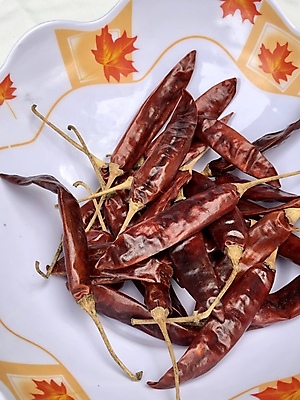 포토 JPG 해외이미지 접시 음식 채소 재료 고추 새우 건조 건강 요리 사람없음 빨간색 식사 저녁식사 흰색 신선 뜨거움 사발 향신료 매움 후추 내추럴 고립 비건음식 해외포토 식기 컬러 갑각류 사기그릇 맛 향미료 파일형식 비건 이미지허브