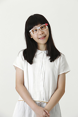 포토 JPG 해외이미지 응시 여자 행복 안경 얼굴 어린이 백그라운드 유리 한명 사람 동양인 유행 중국 흰색 신선 고립 천진난만 해외포토 1 시선 잡화 감정 아시아 컬러 컨셉 재질 인종 신체부위 파일형식 이미지허브