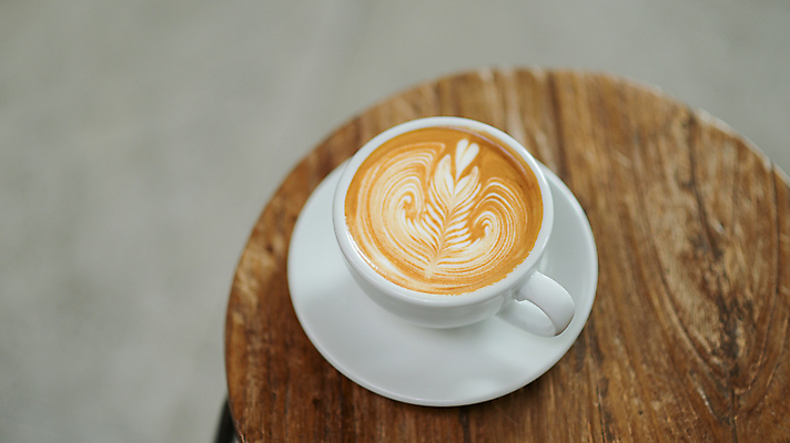 포토 JPG 해외이미지 디자인 커피 음료 음식 백그라운드 잎 패턴 탁자 아침 발렌타인데이 사랑 미술 사람없음 목재 컵 갈색 우주 검은색 거품 카페 우유 머그컵 수확 흰색 하트 신선 뜨거움 플랫 달콤 맛 아침식사 정상 크림 질감 아로마 카푸치노 에스프레소 라떼 모카 카페인 스타일 해외포토 주간 모양 나무 식물 식기 감정 컬러 가구 컨셉 무늬 농업 재료 데이이벤트 문화예술 유제품 상점 식사 파일형식 이미지허브