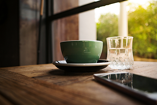 포토 JPG 해외이미지 라이프스타일 접시 디자인 여자 커피 음료 백그라운드 패턴 비즈니스 유리 탁자 아침 휴식 사람 사람없음 목재 컵 물 스마트폰 사무실 우주 맑음 일몰 공백 카페 에너지 수확 흰색 하트 신선 뜨거움 도자기 액체 달콤 맛 정상 가득함 책상 질감 카푸치노 종료 고립 단절 스타일 해외포토 주간 자연요소 모양 나무 식기 컬러 가구 컨셉 무늬 농업 재료 재질 날씨 생활 핸드폰 스마트기기 노을 상점 파일형식 이미지허브