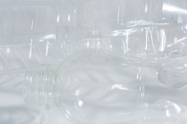 포토 JPG 해외이미지 음료 사람없음 물 파란색 반려동물 글로벌 환경 재활용 흰색 투명 액체 쓰레기 폐기물 컨테이너 플라스틱 낭비 고립 생태학 중고 해외포토 자연요소 동물 교육 산업 컬러 컨셉 재질 친환경 파일형식 이미지허브