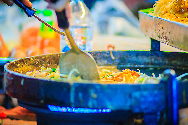 포토 JPG 해외이미지 전통 도로 음식 재료 새우 거리 패스트푸드 건강 요리 사람 사람없음 초록색 세일 여행객 상점 계란 식사 튀김 면 시장 맛 구매 상인 허브 무역 국수 준비 방콕 운하 서빙 지역 패드 점심식사 길거리음식 매각 음식준비 인기 유흥 해외포토 식물 산업 길 컬러 컨셉 교통시설 태국 갑각류 쇼핑 알 면류 인스턴트 파일형식 이미지허브