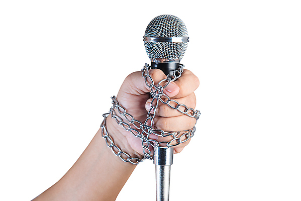 포토 JPG 해외이미지 직업 손 남자 음악 노래 이벤트 사람없음 금속 스크린 텔레비전 소리 공연 장비 가수 정보 흰색 기구 잡기 기자 은색 극장 마이크 오브젝트 싱글 면접 오디오 언론 리포터 목소리 노래방 고립 뮤지컬 인기 스타일 대리인 해외포토 컬러 음향기기 비즈니스 모션 재질 문화예술 사람 신체부위 전자제품 음악가 파일형식 이미지허브