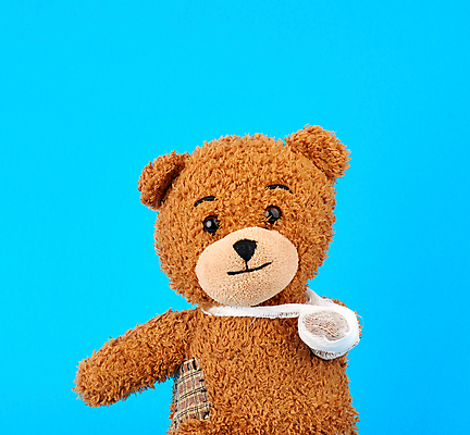 포토 JPG 해외이미지 사람없음 치료 파란색 갈색 곰인형 붕대 깁스 거즈 해외포토 인형 컬러 의학 의료용품 파일형식 이미지허브