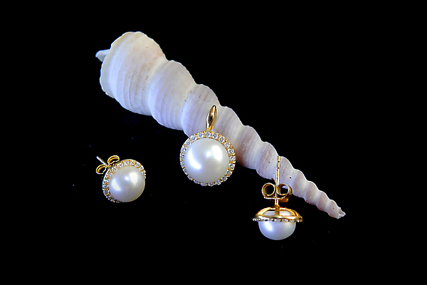 포토 JPG 해외이미지 디자인 결혼 백그라운드 목걸이 팔찌 선물 사람없음 빛 유행 귀걸이 바위 반지 화려 황금 고급 은색 크리스탈 보석 수집 에메랄드 다이아몬드 보물 고립 루비 사파이어 전용 팬던트 핸드메이드 해외포토 컬러 컨셉 장신구 이벤트 돌_바위 광석 파일형식 이미지허브