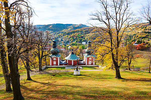 포토 JPG 해외이미지 나무 외관 계절 유럽 종교 여행 건축양식 주택 풍경 사람없음 야외 건물 교회 탑 가을 도시 역사 재산 발굴 신성 타운 천연기념물 바로크 복잡 슬로바키아 옛날 해외포토 식물 건축물 건축 나라 컨셉 종교건축 금융 파일형식 이미지허브