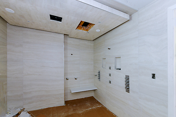 포토 JPG 해외이미지 디자인 벽 건축양식 새로움 바닥 아파트 주택 실내 통 사람없음 내부 건물 장식 빛 수건 갈색 목욕 방 욕실 흰색 고급 수리 타일 싱크대 수도꼭지 화장실 교외 변기통 샤워실 설치 리모델링 업그레이드 유아독존 스타일 개조 해외포토 건축물 건축 컬러 컨셉 위생용품 청결 개수대 샤워시설 파일형식 이미지허브