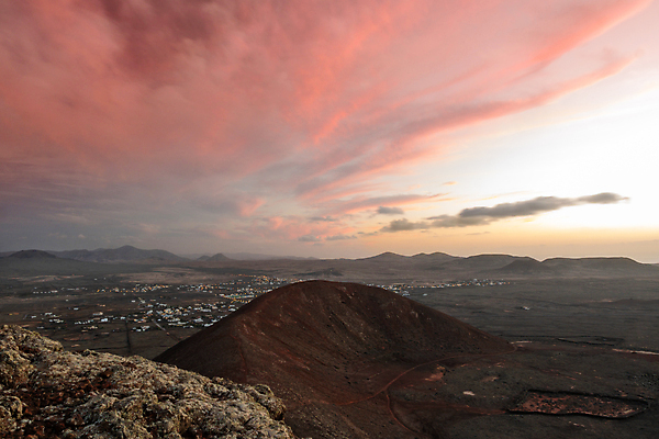 포토 JPG 해외이미지 구름 여행 자연 하늘 산 풍경 사람없음 야외 여름 파란색 햇빛 황혼 일몰 언덕 산봉우리 산맥 해외포토 자연요소 계절 컬러 태양 노을 생태계 봉우리 파일형식 이미지허브