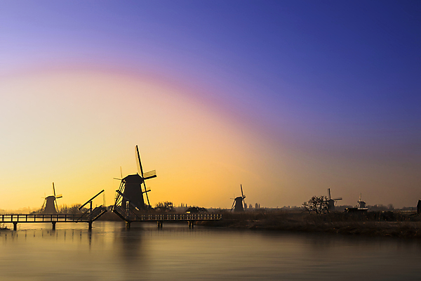 포토 JPG 해외이미지 구름 전통 유럽 바다 여행 겨울 건축양식 자연 하늘 바람 산 주택 따뜻함 풍경 사람없음 초록색 물 파란색 강 태양 반사 일출 환경 항구 냉동 일몰 봄 풍차 에너지 가을 시골 네덜란드 운하 포트 방앗간 옛날 해외포토 자연요소 계절 건축 나라 컬러 교통시설 날씨 건물 노을 생태계 파일형식 이미지허브