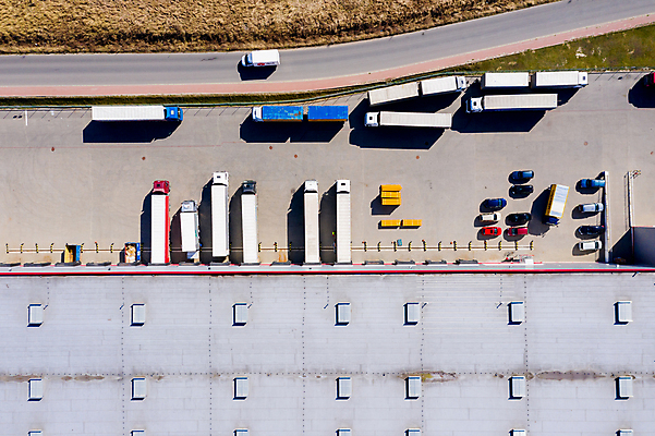 포토 JPG 해외이미지 산업 도로 여행 비즈니스 교통시설 사람없음 가로 하이앵글 장비 상품 컨테이너 배송 창고 트랙터 짐차 무거움 다운로드 물류 슈퍼마켓 드론 로딩 에스토니아 조감도 해외포토 유럽 길 뷰포인트 교통 자동차 상점 무게 농기계 시설 특수차량 파일형식 이미지허브