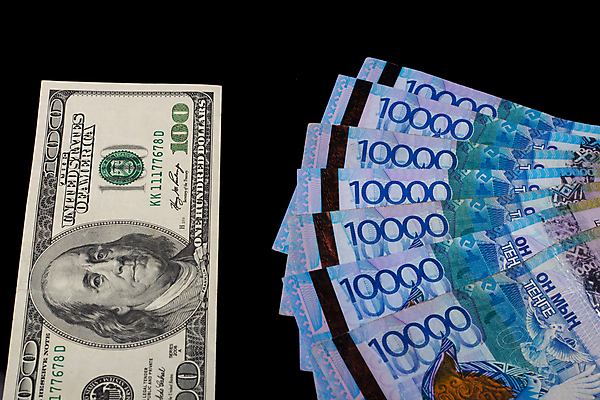 포토 JPG 해외이미지 종이 백그라운드 컨셉 지폐 돈 비즈니스 성공 동양인 사람없음 초록색 금융 경제 글로벌 달러 쪽지 미국 저축 흰색 재산 무역 투자 결제 이익 가치 환율 계산서 월급 고립 루블 세금 수입 카자흐스탄 해외포토 산업 아시아 컬러 북아메리카 인종 파일형식 이미지허브