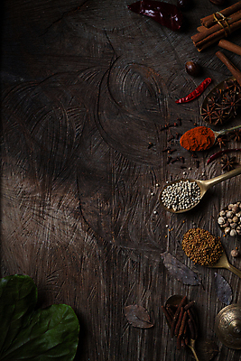 포토 JPG 해외이미지 전통 백그라운드 재료 자연 고추 탁자 파프리카 건조 파슬리 종류 요리 동양인 사람없음 목재 빨간색 노란색 주방 숟가락 수확 뜨거움 고명 양념 조미료 사발 맛 정상 가루 인도인 수집 허브 향신료 메뉴 유기농 매움 후추 카레 생강 놋쇠 땅바닥 사프란 시나몬 강황 해외포토 외국인 나무 식물 웰빙 음식 컬러 가구 컨셉 농업 채소 식재료 바닥 수저 인종 사기그릇 생태계 향미료 파일형식 이미지허브