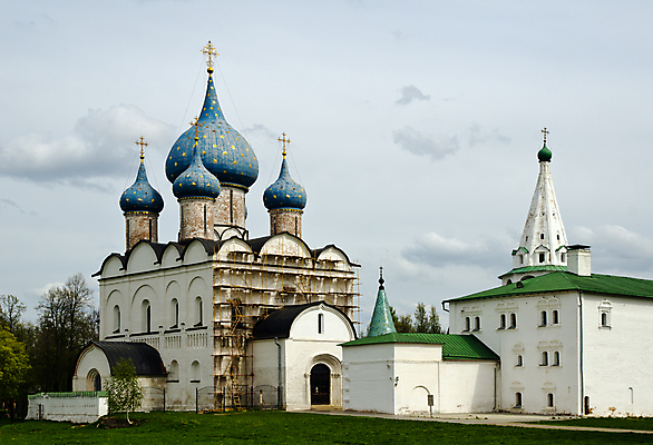 포토 JPG 해외이미지 구름 전통 외관 기독교 종교 문화 여행 십자가 건축양식 하늘 미술 인종 사람없음 여름 파란색 성당 교회 탑 골동품 바위 시골 사찰 성 영혼 중세 역사 재산 황금 박물관 러시아 타운 첨탑 종탑 천연기념물 러시아인 옛날 크렘린궁전 해외포토 자연요소 서양인 건축물 계절 건축 유럽 컬러 종교건축 문화예술 사람 건물 금융 궁전 돌_바위 도시 크렘린 파일형식 이미지허브