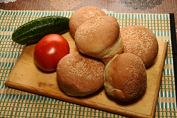 포토 JPG 해외이미지 음식 채소 탁자 요리 사람없음 번 치즈버거 해외포토 빵 가구 햄버거 파일형식 이미지허브