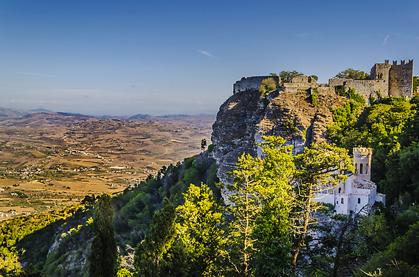 포토 JPG 해외이미지 구름 유럽 문화 여행 건축양식 자연 휴가 산 안테나 파노라마 풍경 사람없음 야외 초록색 도시풍경 여행객 마을 계곡 이탈리아 짐 바위 중세 역사 지중해 언덕 장면 타운 방법 옛날 해외포토 자연요소 건축 나라 바다 컬러 통신 촬영기법 사람 돌_바위 도시 생태계 파일형식 이미지허브