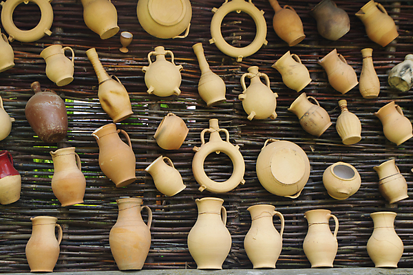 포토 JPG 해외이미지 전통 접시 디자인 문화 음식 백그라운드 패턴 주방용품 기술 창조 미술 사람없음 목재 장식 컵 갈색 꽃병 수확 골동품 시골 조끼 업무 항아리 도자기 작업실 소 사발 냄비 컨테이너 오브젝트 그림 기념품 점토 광택 토기 수공예 공평 도예가 러시아인 백자 벨로루시 핸드메이드 해외포토 서양인 나무 직업 식기 꽃 산업 컬러 생활용품 무늬 농업 재료 포유류 문화예술 외투 작업 용기_그릇 사기그릇 솥 공예 파일형식 이미지허브