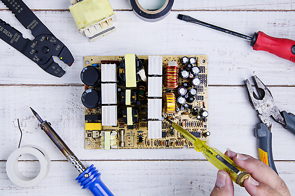 포토 JPG 해외이미지 직업 손 사람없음 디지털 장비 기구 공구 업무 작업실 기술자 엔지니어 수리 연결 철 서비스 순환 반도체 전자 철사 통조림 공학 유지 반항 하드웨어 해외포토 교육 모션 신체부위 컴퓨터 도구 작업 파일형식 이미지허브