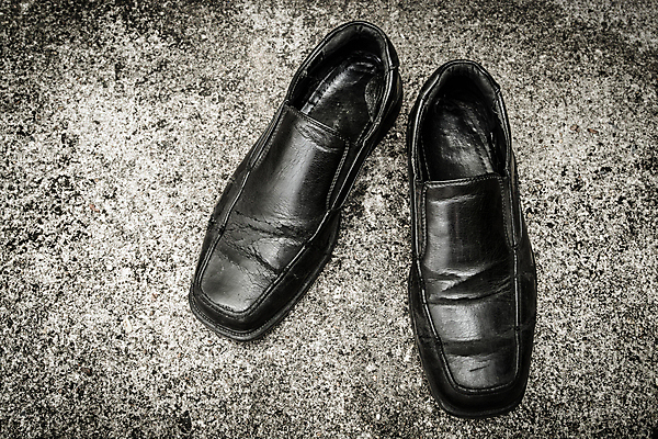 포토 JPG 해외이미지 남자 신발 2 부츠 사람없음 검은색 쌍 거친 가죽 오브젝트 찢어짐 그런지 옛날 중고 해외포토 컬러 모션 사람 파일형식 이미지허브