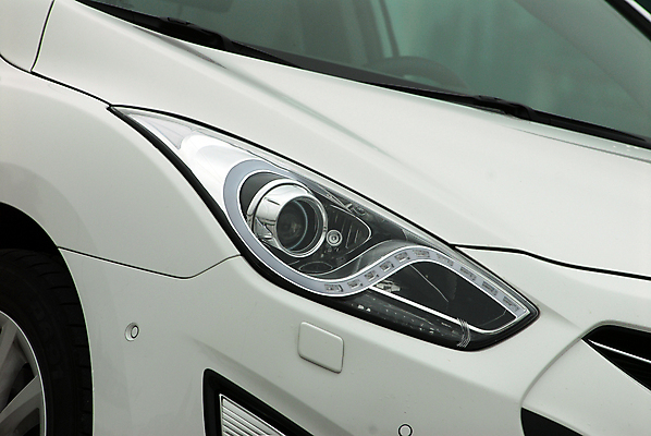 포토 JPG 해외이미지 디자인 산업 백그라운드 전구 교통시설 자동차 추상 새로움 사람없음 파란색 빛 머리 금속 램프 고급 묘사 역동적 범퍼 섬광 자동 주도 해외포토 육상교통 컬러 교통 컨셉 무늬 재질 조명 신체부위 예절 시설 파일형식 이미지허브