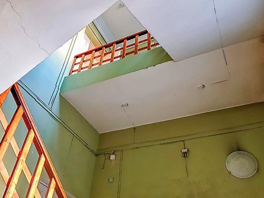 포토 JPG 해외이미지 백그라운드 건축양식 난간 주택 실내 사람없음 내부 건물 목재 계단 고층빌딩 흰색 복고 오르기 단계 방법 옛날 스타일 해외포토 나무 건축물 건축 컬러 재료 모션 빌딩 파일형식 이미지허브