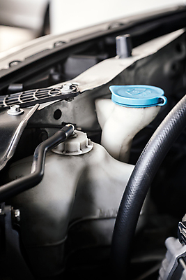 포토 JPG 해외이미지 자동차 근접촬영 사람없음 장비 오픈 엔진 엔진오일 차량점검 해외포토 육상교통 뷰포인트 석유 점검 파일형식 이미지허브