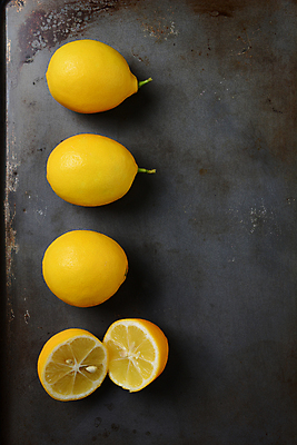 포토 JPG 해외이미지 음식 줄기 과일 3 사람없음 초록색 노란색 금속 검은색 골동품 자르기 레몬 복고 머리위 옛날 정물화 중고 타르트 해외포토 식물 빵 컬러 모션 재질 그림 파이_빵 파일형식 이미지허브