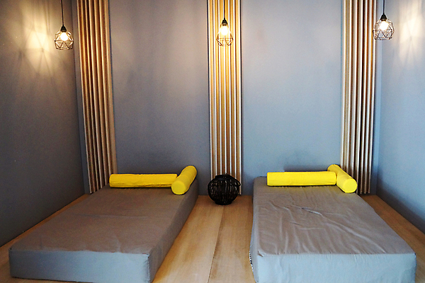 포토 JPG 해외이미지 라이프스타일 디자인 벽 가구 창문 베개 침구 호텔 휴식 아파트 주택 실내 사람없음 내부 장식 빛 소파 카펫 침실 방 추위 흰색 침대 램프 잠 고급 리빙 여관 매트리스 안락 해외포토 컬러 생활용품 컨셉 의자 숙소 조명 건물 생활 파일형식 이미지허브