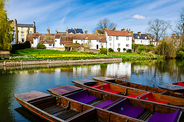 포토 JPG 해외이미지 나무 영어 교육 건축양식 하늘 휴가 영국 잉글랜드 주택 사람없음 물 파란색 강 반사 여행객 평화 맑음 흐름 도시 보트 역사 강가 정박 시골집 대학교 운하 방갈로 동쪽 캠코더 기간 옛날 왕국 해외포토 자연요소 식물 문자 건축 유럽 컬러 컨셉 배_교통 학교 숙소 날씨 사람 건물 카메라 방향 파일형식 이미지허브